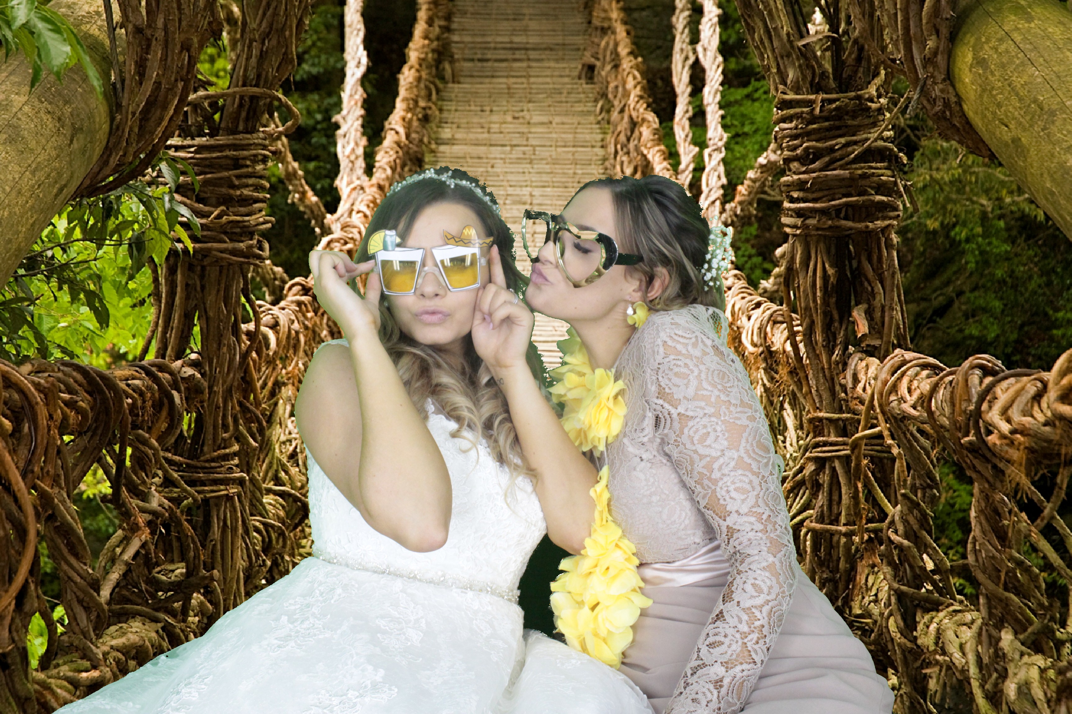 Mr & Mrs Hillier | View more photos from the event at gallery.myphotoboothexperience.co.uk/u/MyPhotoBoothExperienceLtd/Mr-Mrs-Hillier